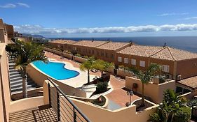 Casa Adosada de lujo con piscina y vistas al mar